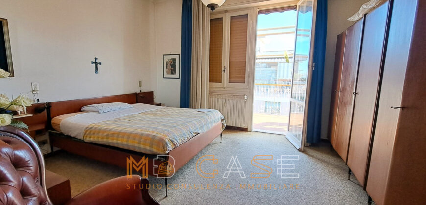 H1-Attico Trilocale con Meravigliosa Terrazza Vista Mare in Vendita Albenga