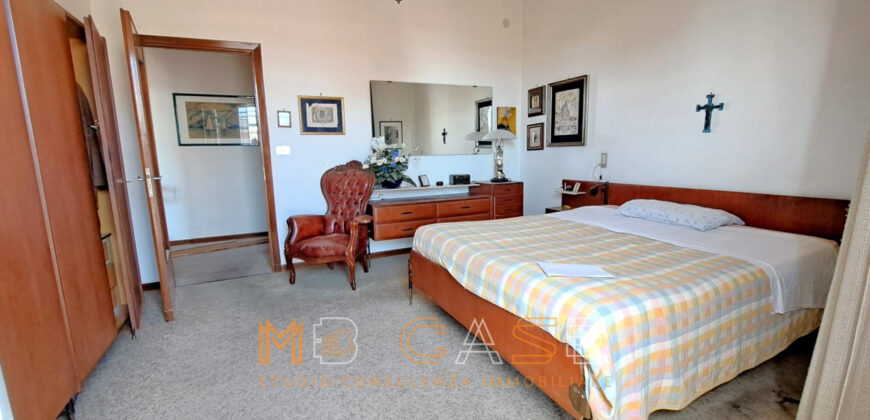 H1-Attico Trilocale con Meravigliosa Terrazza Vista Mare in Vendita Albenga