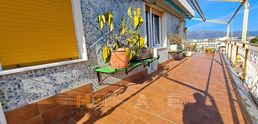 H1-Attico Trilocale con Meravigliosa Terrazza Vista Mare in Vendita Albenga
