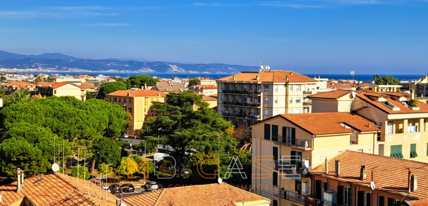H1-Attico Trilocale con Meravigliosa Terrazza Vista Mare in Vendita Albenga