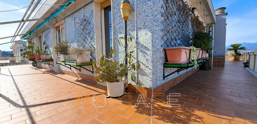 H1-Attico Trilocale con Meravigliosa Terrazza Vista Mare in Vendita Albenga