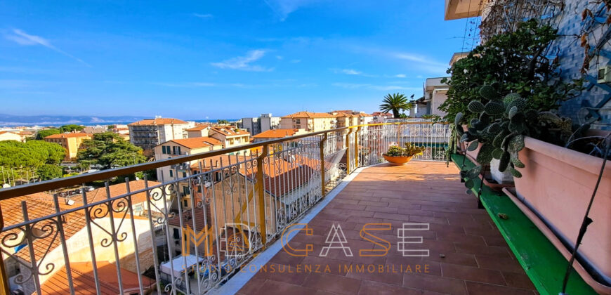 H1-Attico Trilocale con Meravigliosa Terrazza Vista Mare in Vendita Albenga
