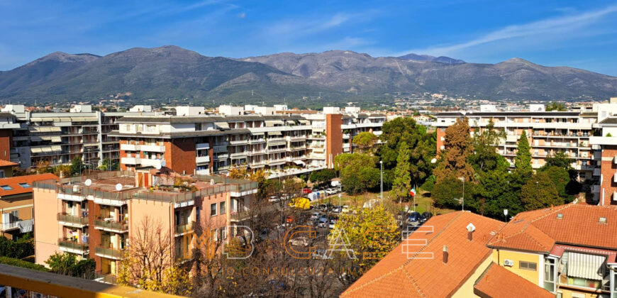 H1-Attico Trilocale con Meravigliosa Terrazza Vista Mare in Vendita Albenga