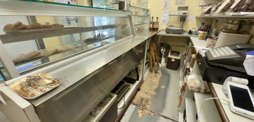 H2 Pasticceria storica in vendita sulla passeggiata di Laigueglia