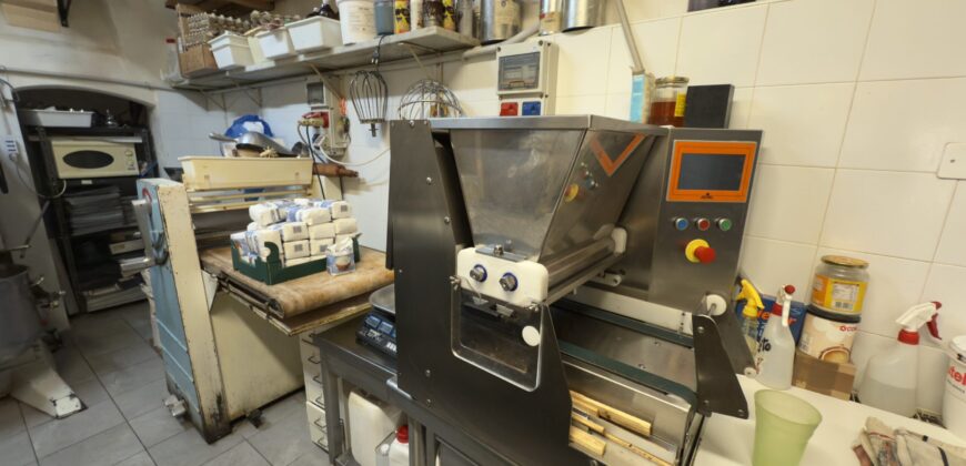 H2 Pasticceria storica in vendita sulla passeggiata di Laigueglia