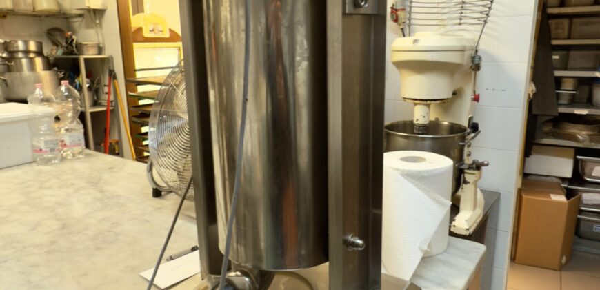 H2 Pasticceria storica in vendita sulla passeggiata di Laigueglia