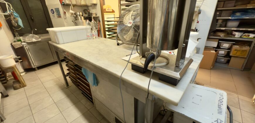 H2 Pasticceria storica in vendita sulla passeggiata di Laigueglia