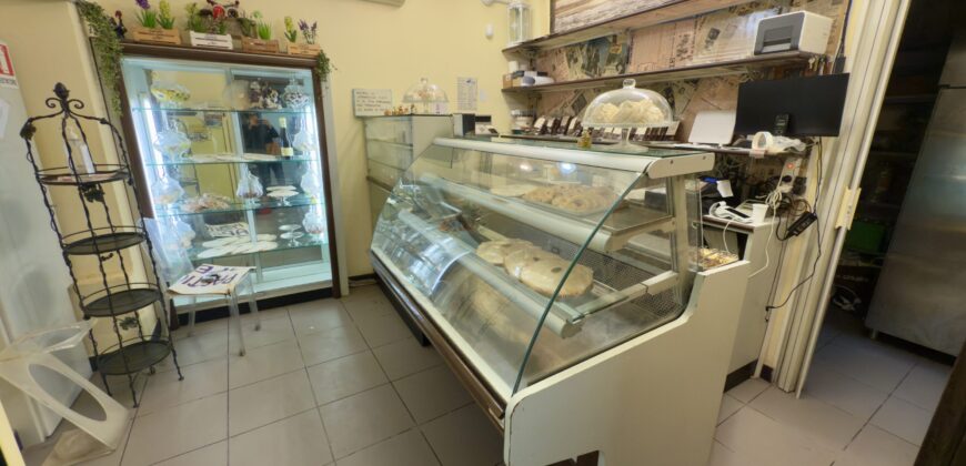 H2 Pasticceria storica in vendita sulla passeggiata di Laigueglia