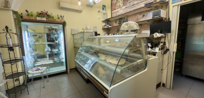 H2 Pasticceria storica in vendita sulla passeggiata di Laigueglia