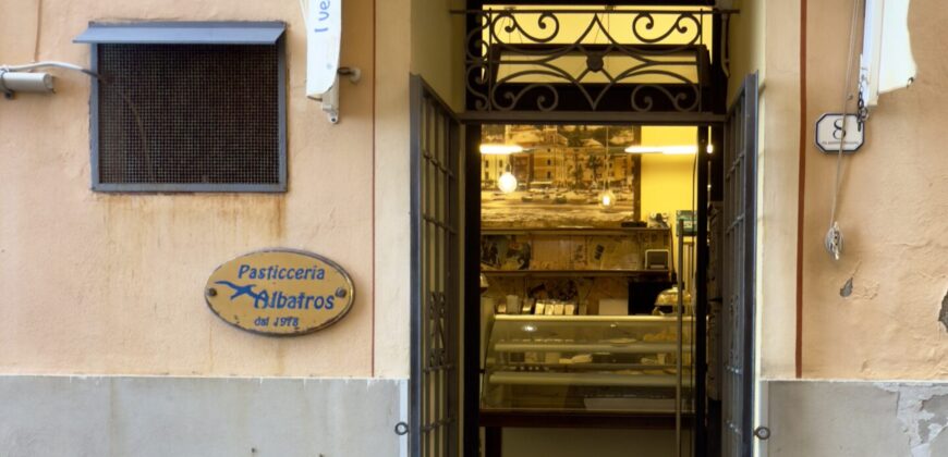 H2 Pasticceria storica in vendita sulla passeggiata di Laigueglia