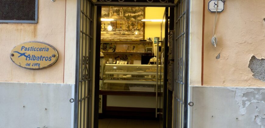 H2 Pasticceria storica in vendita sulla passeggiata di Laigueglia