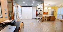 Splendido Appartamento con Terrazza e Box a Pietra Ligure, a Due Passi dal Mare