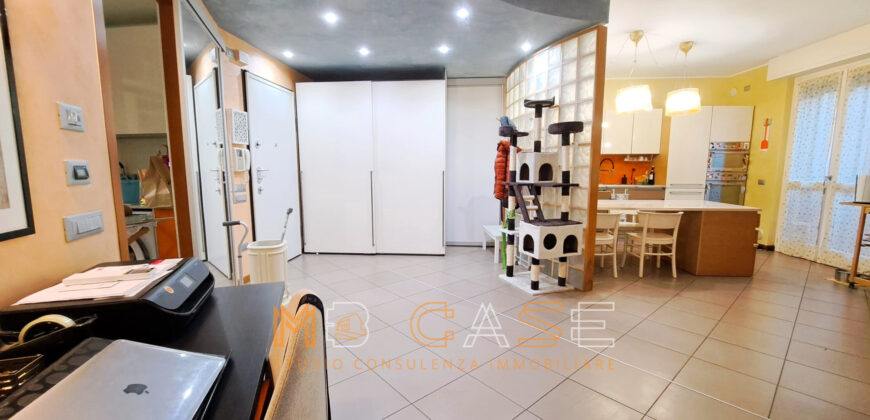 Splendido Appartamento con Terrazza e Box a Pietra Ligure, a Due Passi dal Mare