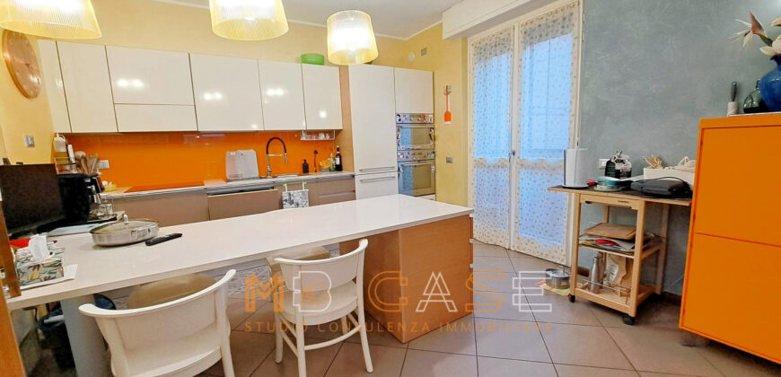 Splendido Appartamento con Terrazza e Box a Pietra Ligure, a Due Passi dal Mare