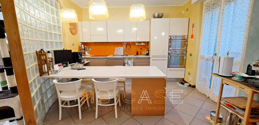 Splendido Appartamento con Terrazza e Box a Pietra Ligure, a Due Passi dal Mare