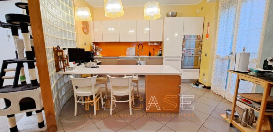 Splendido Appartamento con Terrazza e Box a Pietra Ligure, a Due Passi dal Mare