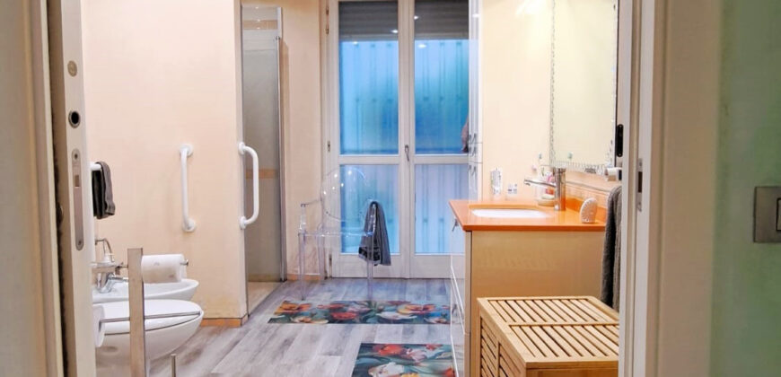 Splendido Appartamento con Terrazza e Box a Pietra Ligure, a Due Passi dal Mare