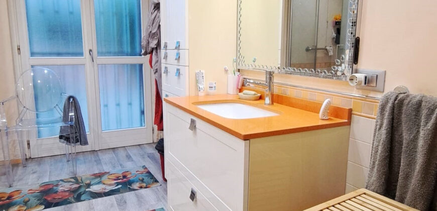 Splendido Appartamento con Terrazza e Box a Pietra Ligure, a Due Passi dal Mare