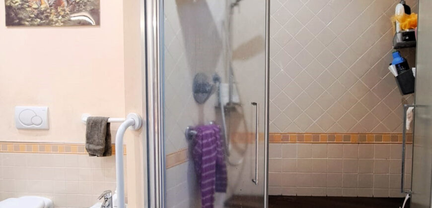 Splendido Appartamento con Terrazza e Box a Pietra Ligure, a Due Passi dal Mare