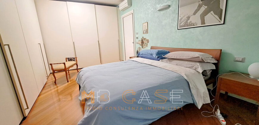 Splendido Appartamento con Terrazza e Box a Pietra Ligure, a Due Passi dal Mare