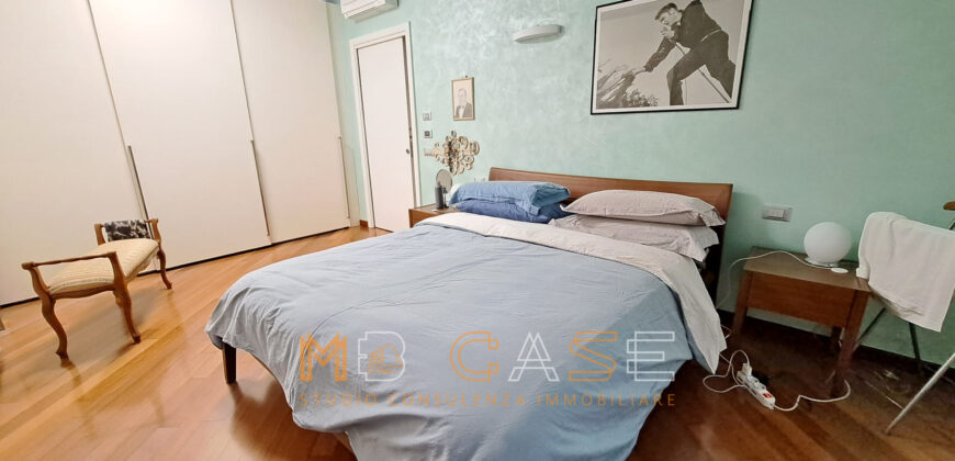 Splendido Appartamento con Terrazza e Box a Pietra Ligure, a Due Passi dal Mare