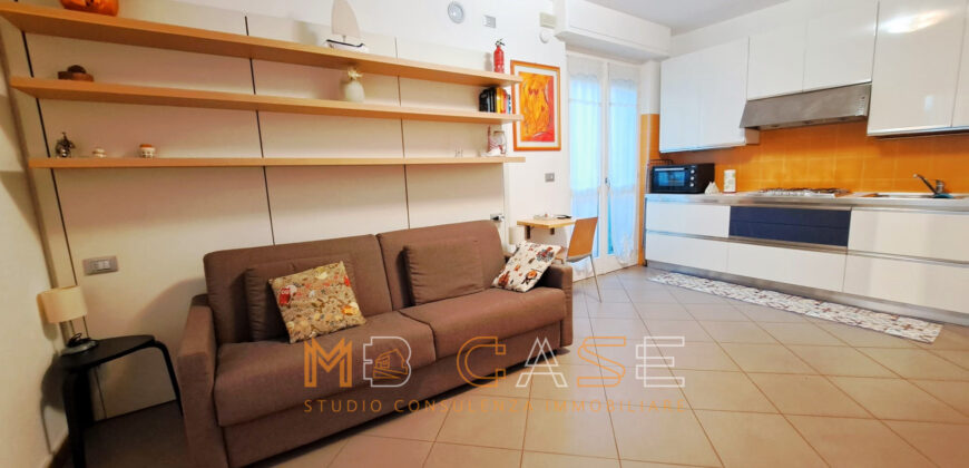 Splendido Appartamento con Terrazza e Box a Pietra Ligure, a Due Passi dal Mare