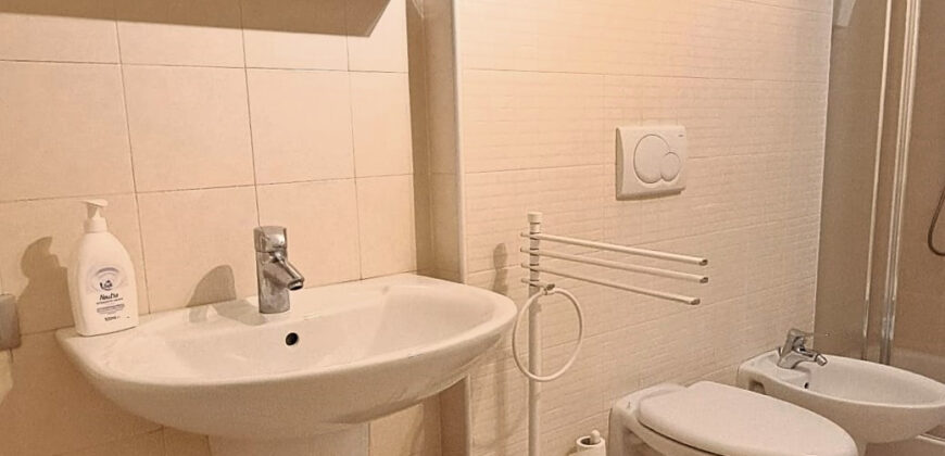 Splendido Appartamento con Terrazza e Box a Pietra Ligure, a Due Passi dal Mare