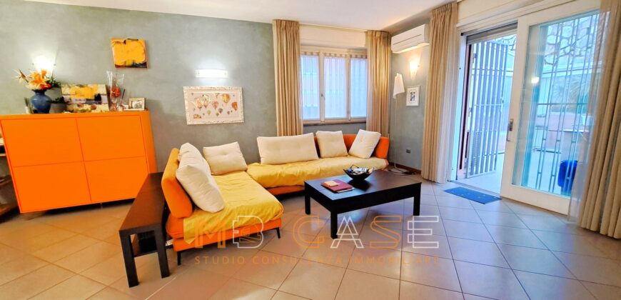 Splendido Appartamento con Terrazza e Box a Pietra Ligure, a Due Passi dal Mare