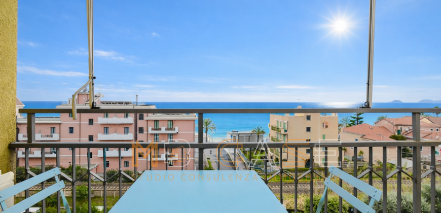 Splendido Appartamento Bilocale all’Ultimo Piano con Vista Mare