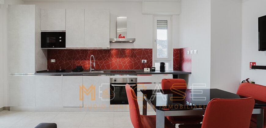 Splendido Appartamento Bilocale all’Ultimo Piano con Vista Mare