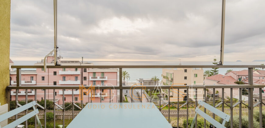 Splendido Appartamento Bilocale all’Ultimo Piano con Vista Mare