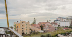 Splendido Bilocale con Vista Mare – Ristrutturato e Arredato