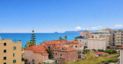 Splendido Bilocale con Vista Mare – Ristrutturato e Arredato