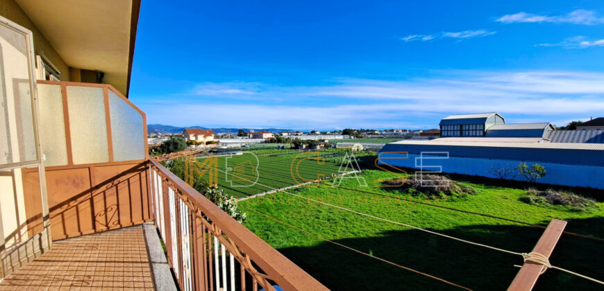 Appartamento luminoso di 100 mq con terrazza e posto auto – Ideale per famiglie