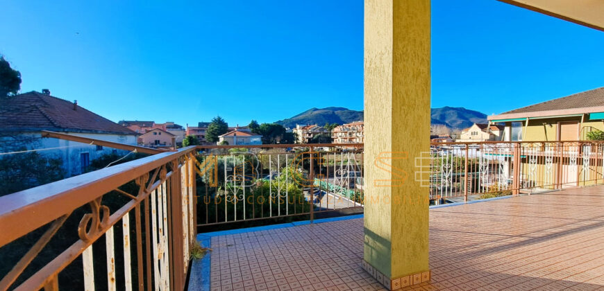 Appartamento luminoso di 100 mq con terrazza e posto auto – Ideale per famiglie