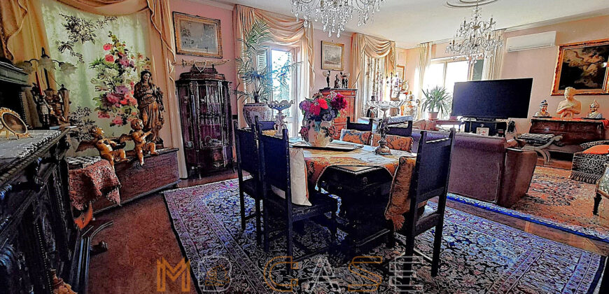 Ampio appartamento con tripla esposizione e box