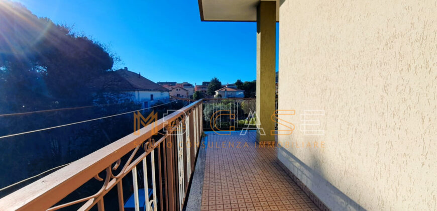 Appartamento luminoso di 100 mq con terrazza e posto auto – Ideale per famiglie