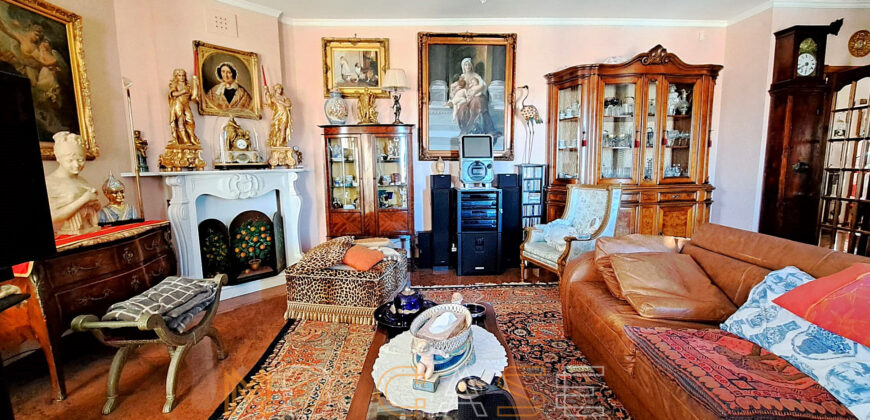 Ampio appartamento con tripla esposizione e box