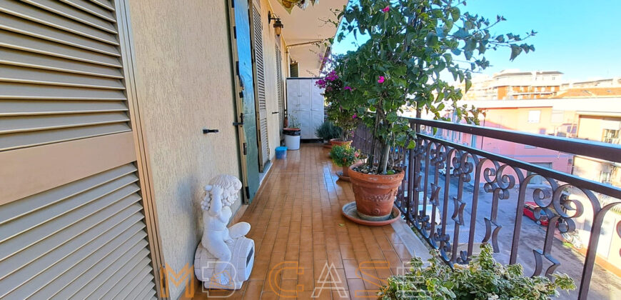 Ampio appartamento con tripla esposizione e box