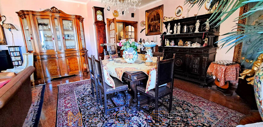 Ampio appartamento con tripla esposizione e box