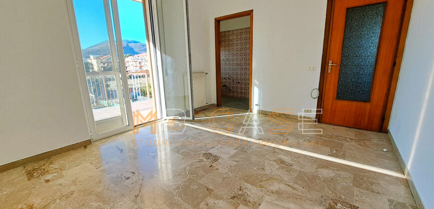 Appartamento luminoso di 100 mq con terrazza e posto auto – Ideale per famiglie