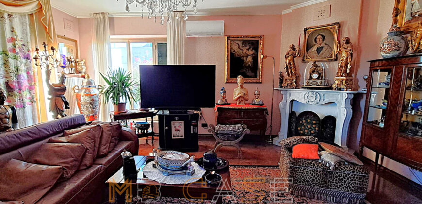 Ampio appartamento con tripla esposizione e box