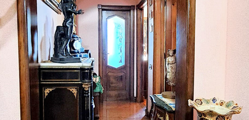 Ampio appartamento con tripla esposizione e box