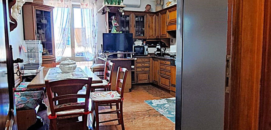 Ampio appartamento con tripla esposizione e box