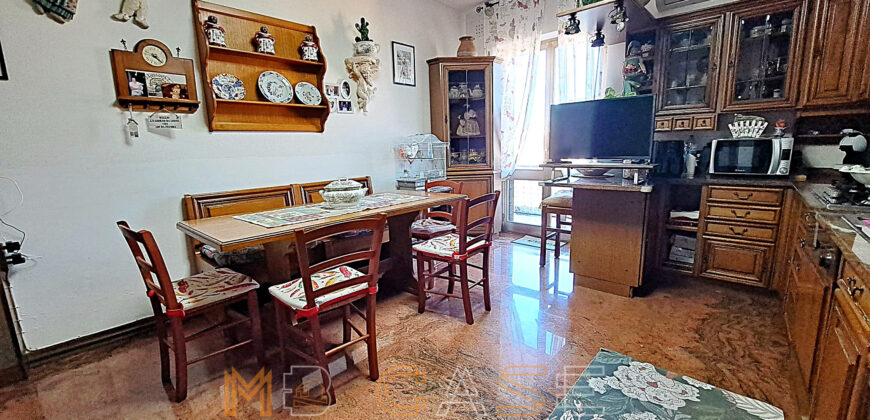 Ampio appartamento con tripla esposizione e box