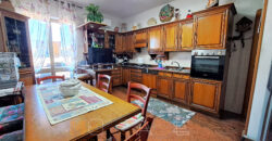 Ampio appartamento con tripla esposizione e box