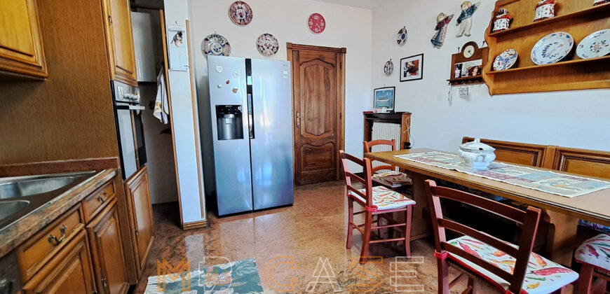 Ampio appartamento con tripla esposizione e box