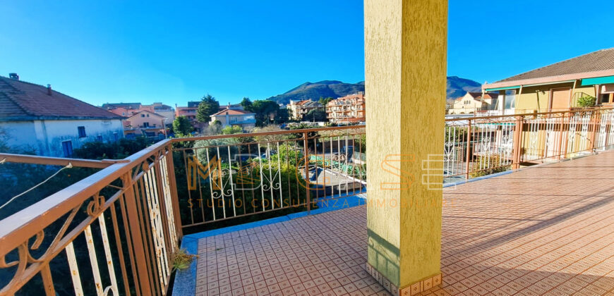 Appartamento luminoso di 100 mq con terrazza e posto auto – Ideale per famiglie