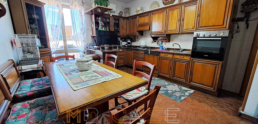 Ampio appartamento con tripla esposizione e box