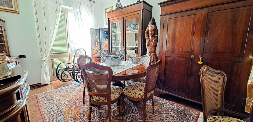 Ampio appartamento con tripla esposizione e box